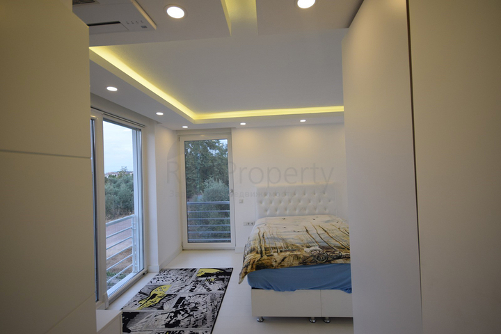 Отдельностоящая вилла 5+1 с бассейном в Ешилбахире  Анталья