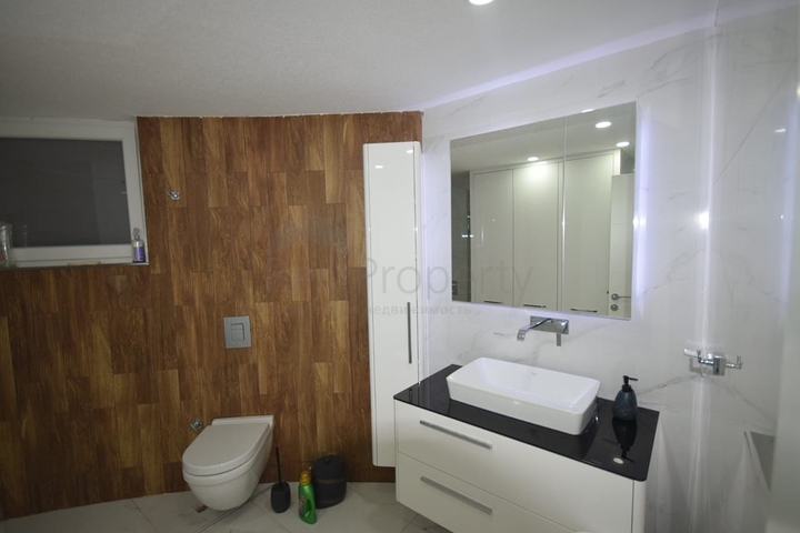 Отдельностоящая вилла 5+1 с бассейном в Ешилбахире  Анталья