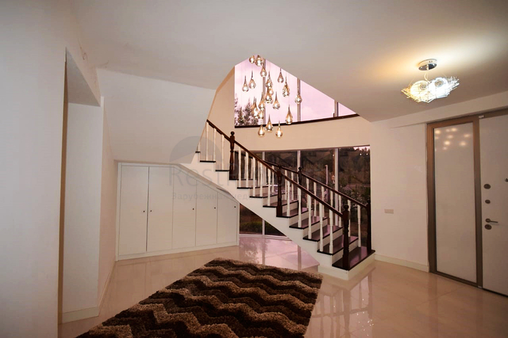 Отдельностоящая вилла 5+1 с бассейном в Ешилбахире  Анталья