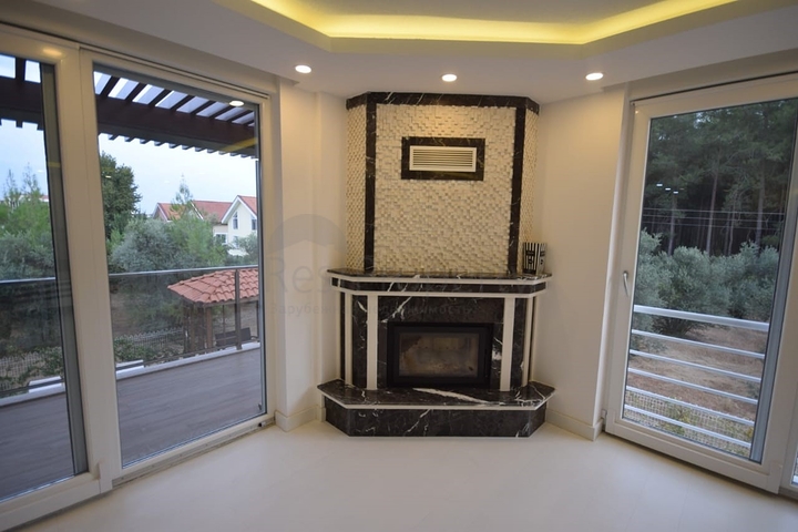 Отдельностоящая вилла 5+1 с бассейном в Ешилбахире  Анталья