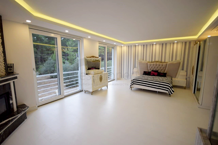 Отдельностоящая вилла 5+1 с бассейном в Ешилбахире  Анталья