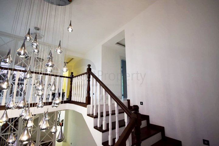 Отдельностоящая вилла 5+1 с бассейном в Ешилбахире  Анталья