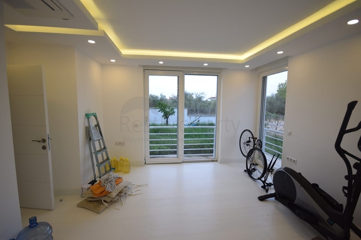 Отдельностоящая вилла 5+1 с бассейном в Ешилбахире  Анталья