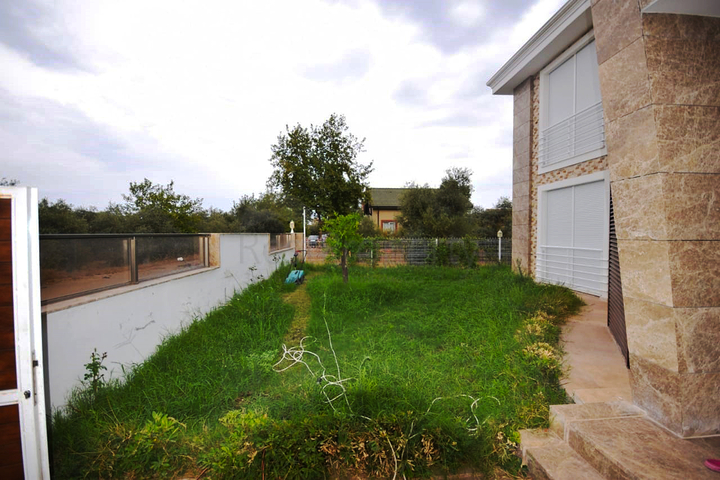 Отдельностоящая вилла 5+1 с бассейном в Ешилбахире  Анталья