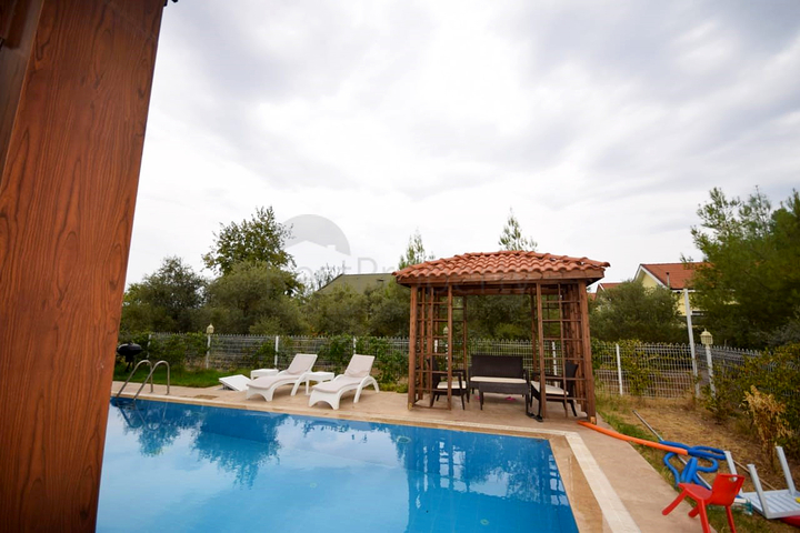 Отдельностоящая вилла 5+1 с бассейном в Ешилбахире  Анталья