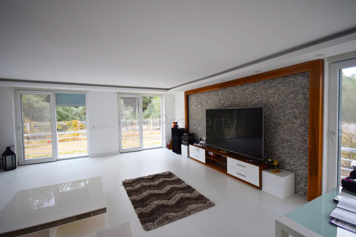 Отдельностоящая вилла 5+1 с бассейном в Ешилбахире  Анталья