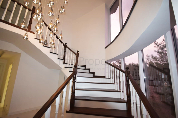 Отдельностоящая вилла 5+1 с бассейном в Ешилбахире  Анталья