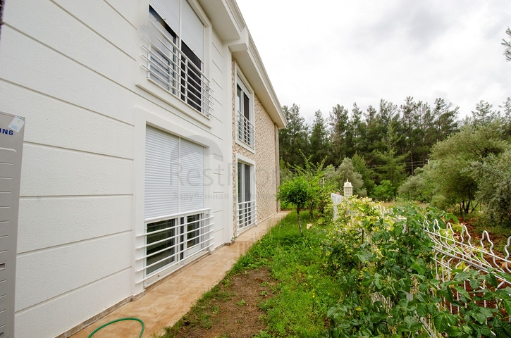 Отдельностоящая вилла 5+1 с бассейном в Ешилбахире  Анталья