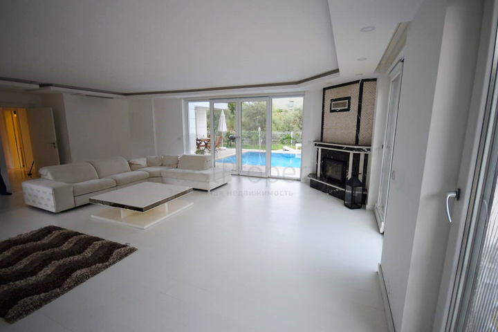 Отдельностоящая вилла 5+1 с бассейном в Ешилбахире  Анталья