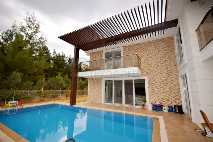 Отдельностоящая вилла 5+1 с бассейном в Ешилбахире  Анталья