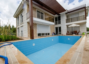 Отдельностоящая вилла 5+1 с бассейном в Ешилбахире  Анталья