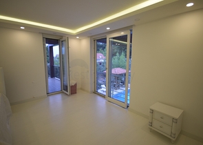 Отдельностоящая вилла 5+1 с бассейном в Ешилбахире  Анталья