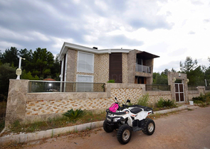 Отдельностоящая вилла 5+1 с бассейном в Ешилбахире  Анталья