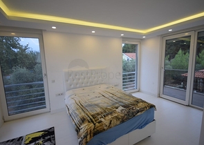 Отдельностоящая вилла 5+1 с бассейном в Ешилбахире  Анталья