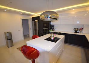 Отдельностоящая вилла 5+1 с бассейном в Ешилбахире  Анталья