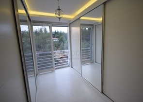 Отдельностоящая вилла 5+1 с бассейном в Ешилбахире  Анталья