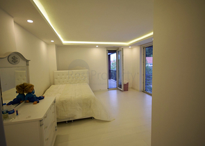 Отдельностоящая вилла 5+1 с бассейном в Ешилбахире  Анталья