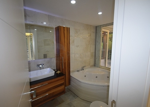 Отдельностоящая вилла 5+1 с бассейном в Ешилбахире  Анталья