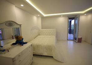 Отдельностоящая вилла 5+1 с бассейном в Ешилбахире  Анталья