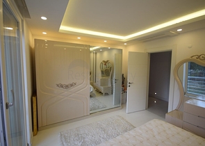 Отдельностоящая вилла 5+1 с бассейном в Ешилбахире  Анталья