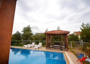 Отдельностоящая вилла 5+1 с бассейном в Ешилбахире  Анталья