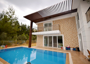 Отдельностоящая вилла 5+1 с бассейном в Ешилбахире  Анталья