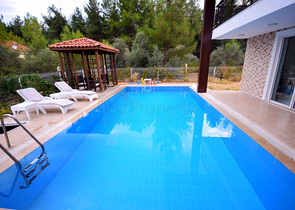 Отдельностоящая вилла 5+1 с бассейном в Ешилбахире  Анталья