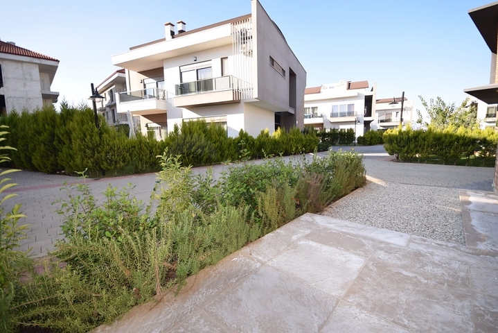 Виллы в комплексе в районе Дошемеальты Анталья 