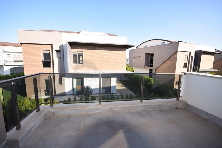 Виллы в комплексе в районе Дошемеальты Анталья 