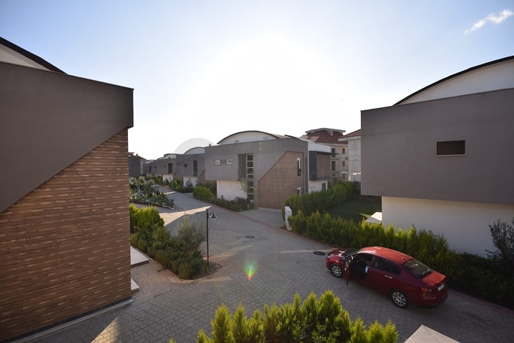 Виллы в комплексе в районе Дошемеальты Анталья 