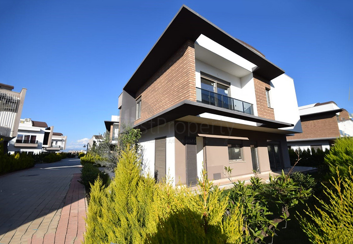 Виллы в комплексе в районе Дошемеальты Анталья 