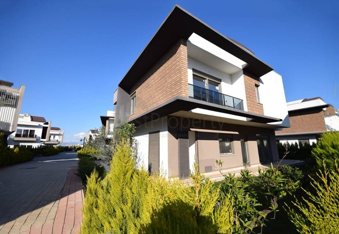 Виллы в комплексе в районе Дошемеальты Анталья 