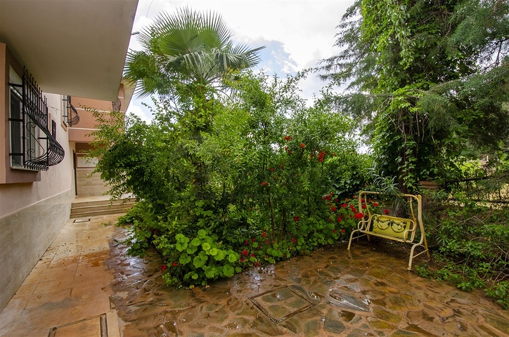 Частный дом в хвойном лесу в Дошемеальты Анталья