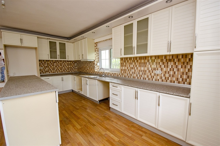 Частный дом в хвойном лесу в Дошемеальты Анталья