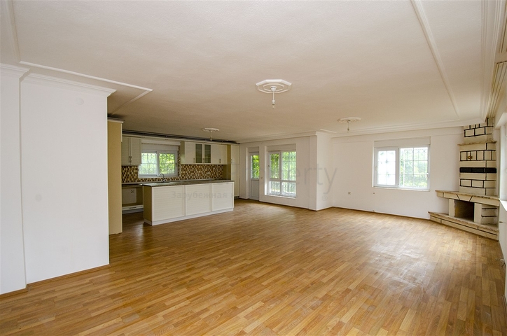 Частный дом в хвойном лесу в Дошемеальты Анталья