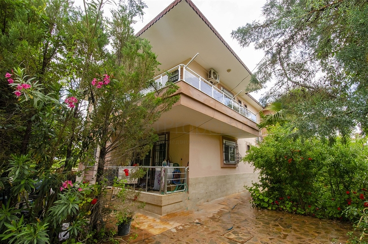 Частный дом в хвойном лесу в Дошемеальты Анталья