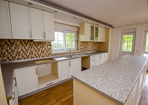 Частный дом в хвойном лесу в Дошемеальты Анталья