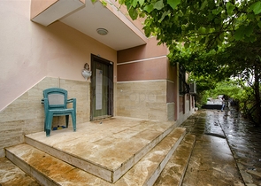 Частный дом в хвойном лесу в Дошемеальты Анталья