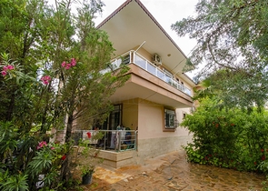 Частный дом в хвойном лесу в Дошемеальты Анталья