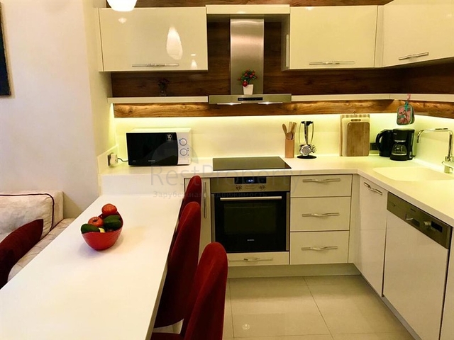 Двухкомнатная меблированная квартира с видом на море