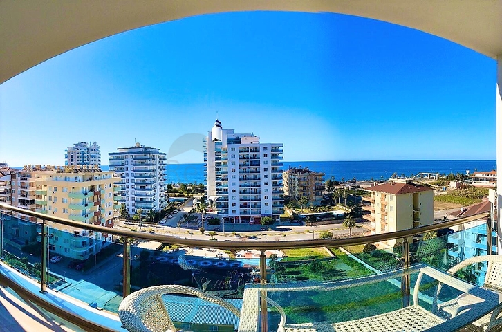 Двухкомнатная меблированная квартира с видом на море