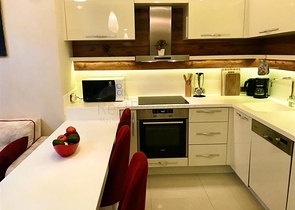 Двухкомнатная меблированная квартира с видом на море