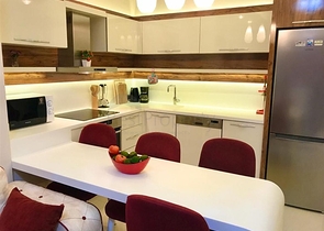 Двухкомнатная меблированная квартира с видом на море