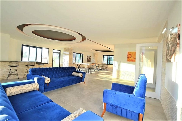 Просторный дуплекс 3+1 с отдельной кухней на берегу лазурного моря