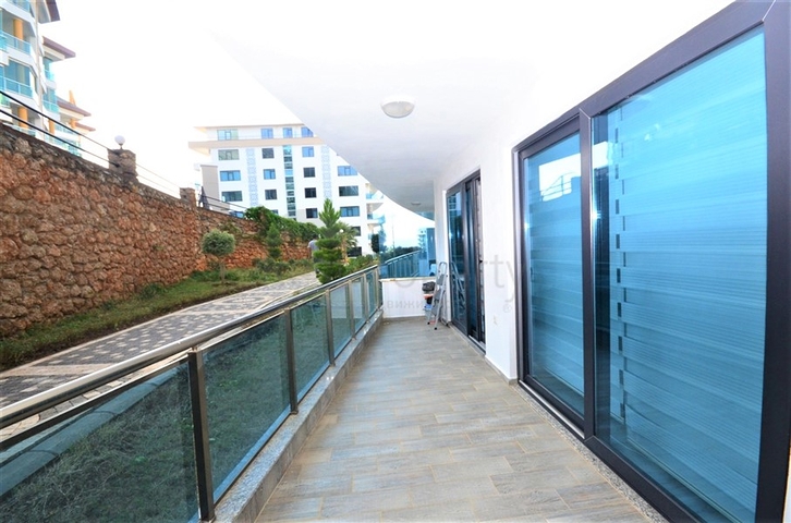 Просторный дуплекс 3+1 с отдельной кухней на берегу лазурного моря