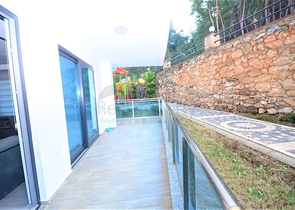 Просторный дуплекс 3+1 с отдельной кухней на берегу лазурного моря