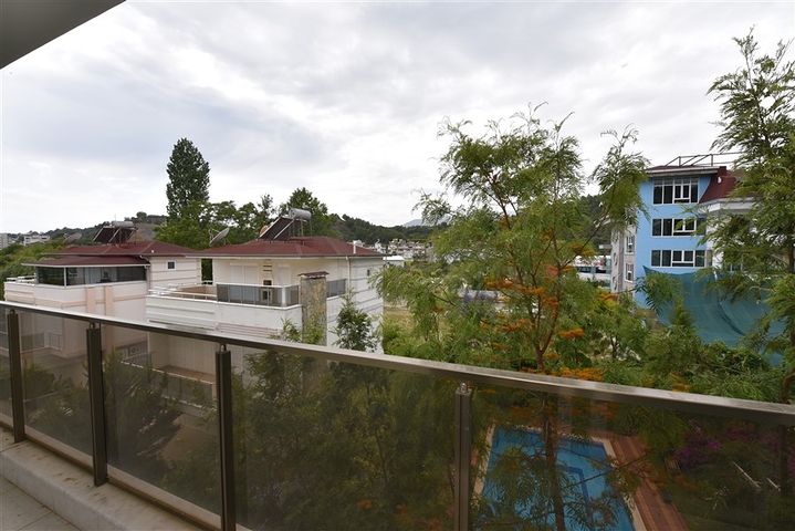 Двухкомнатная меблированная квартира на берегу горной реки