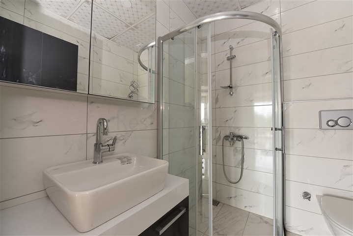 Двухкомнатная меблированная квартира на берегу горной реки