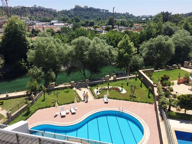 Двухкомнатная меблированная квартира на берегу горной реки