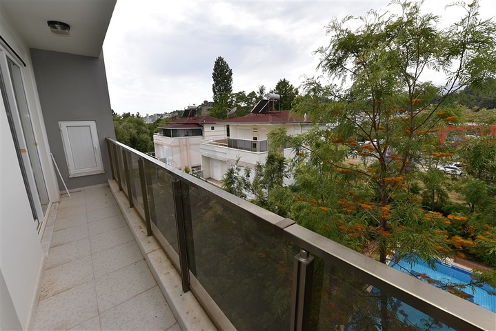 Двухкомнатная меблированная квартира на берегу горной реки